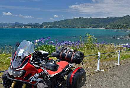 Neuseeland-Honda-Africa-Twin-Bucht