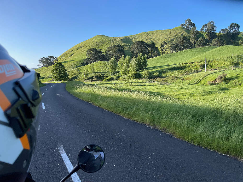 Neuseeland-Motorradreise-rollinghills2.jpeg
